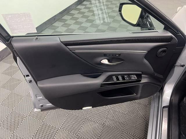 Certified 2022 Lexus ES 300h w/ Premium Package FWD image 9