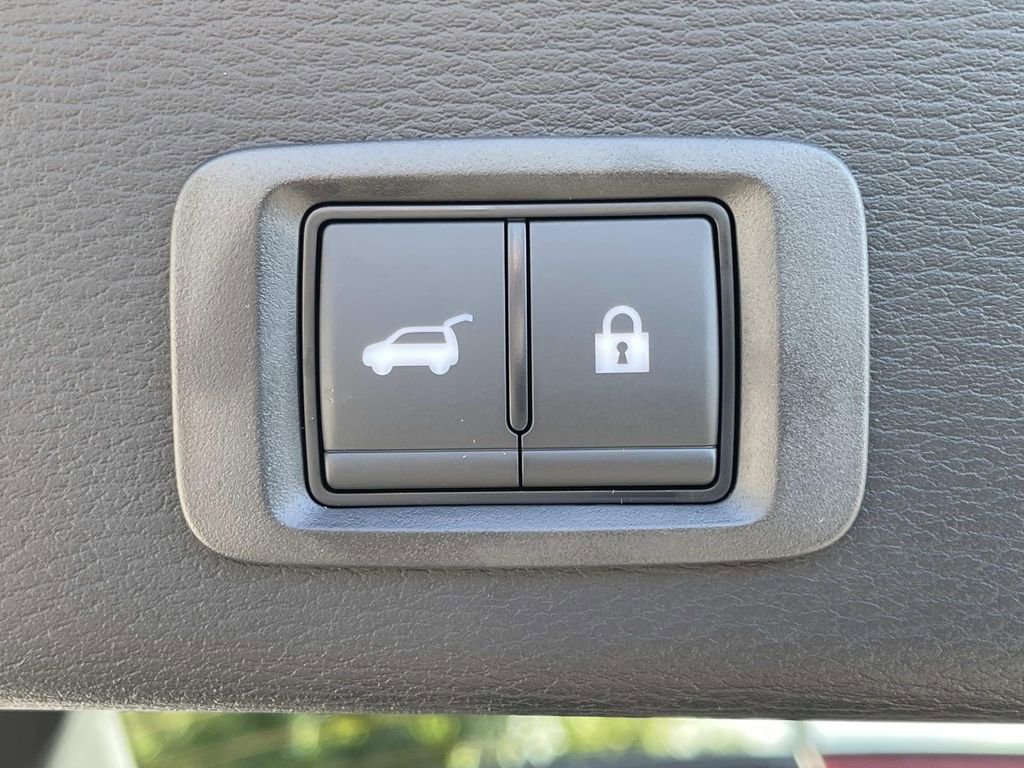 New 2025 Mitsubishi Outlander SE image 13