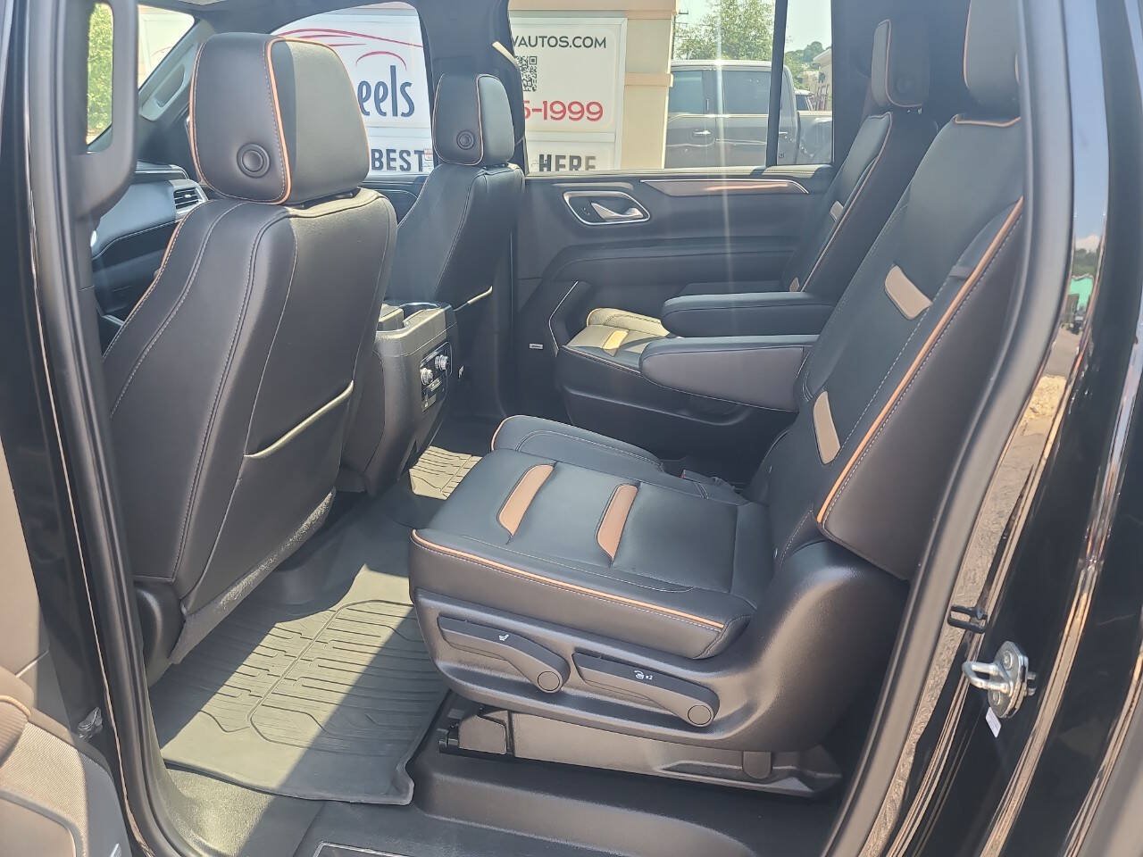 Used 2022 GMC Yukon XL AT4 AWD/4WD image 32