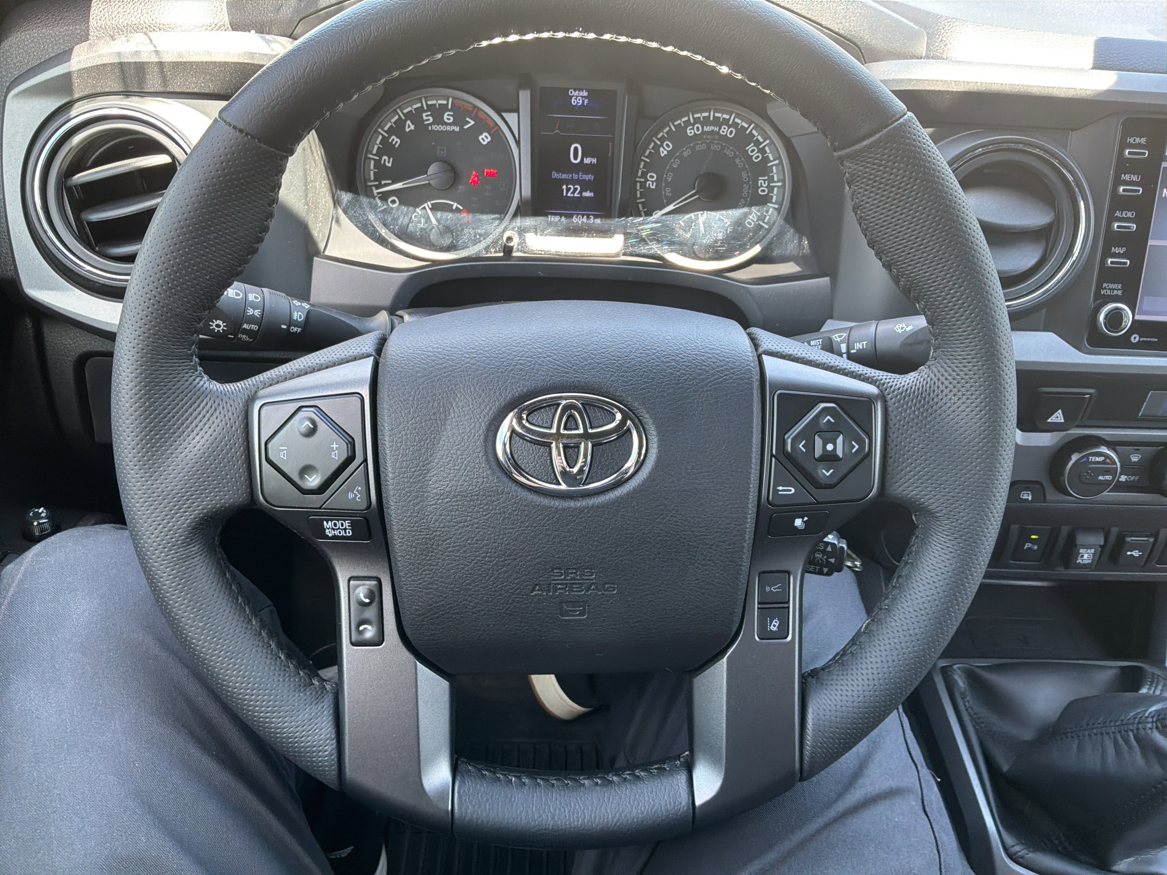 Used 2022 Toyota Tacoma TRD Sport w/ Technology Package AWD/4WD image 18