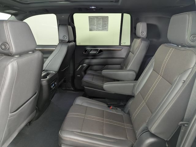 Used 2025 Chevrolet Suburban High Country AWD/4WD image 21