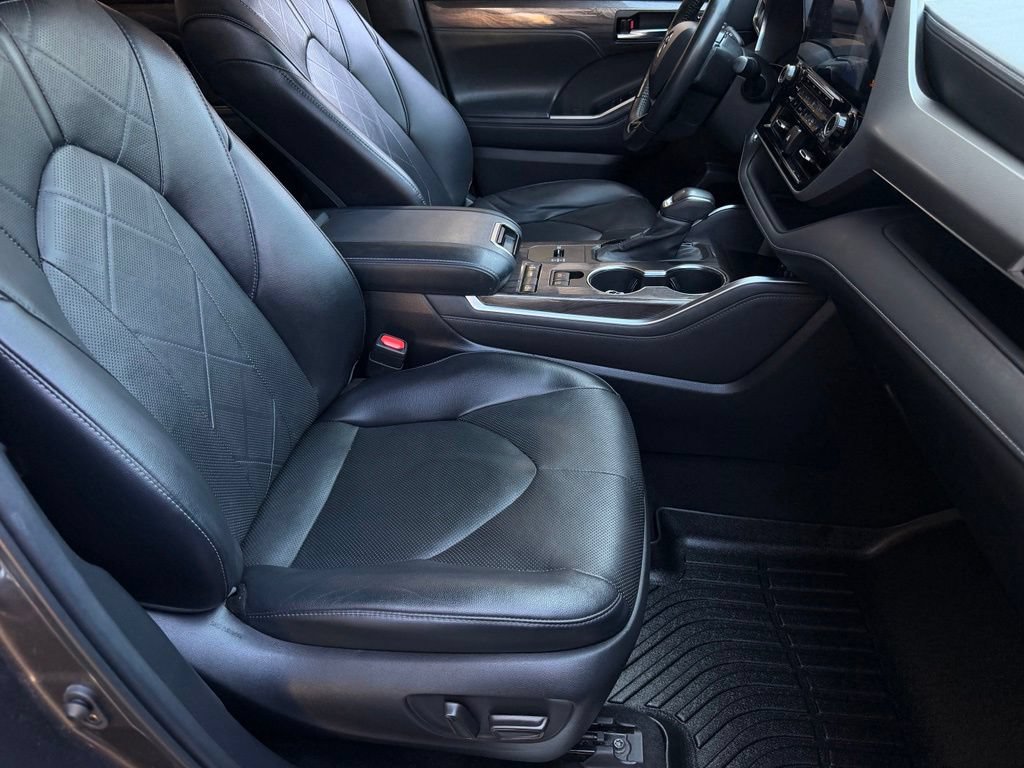 Used 2022 Toyota Highlander Platinum FWD image 26