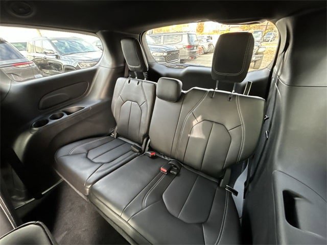 New 2026 Chrysler Pacifica Select AWD/4WD image 14