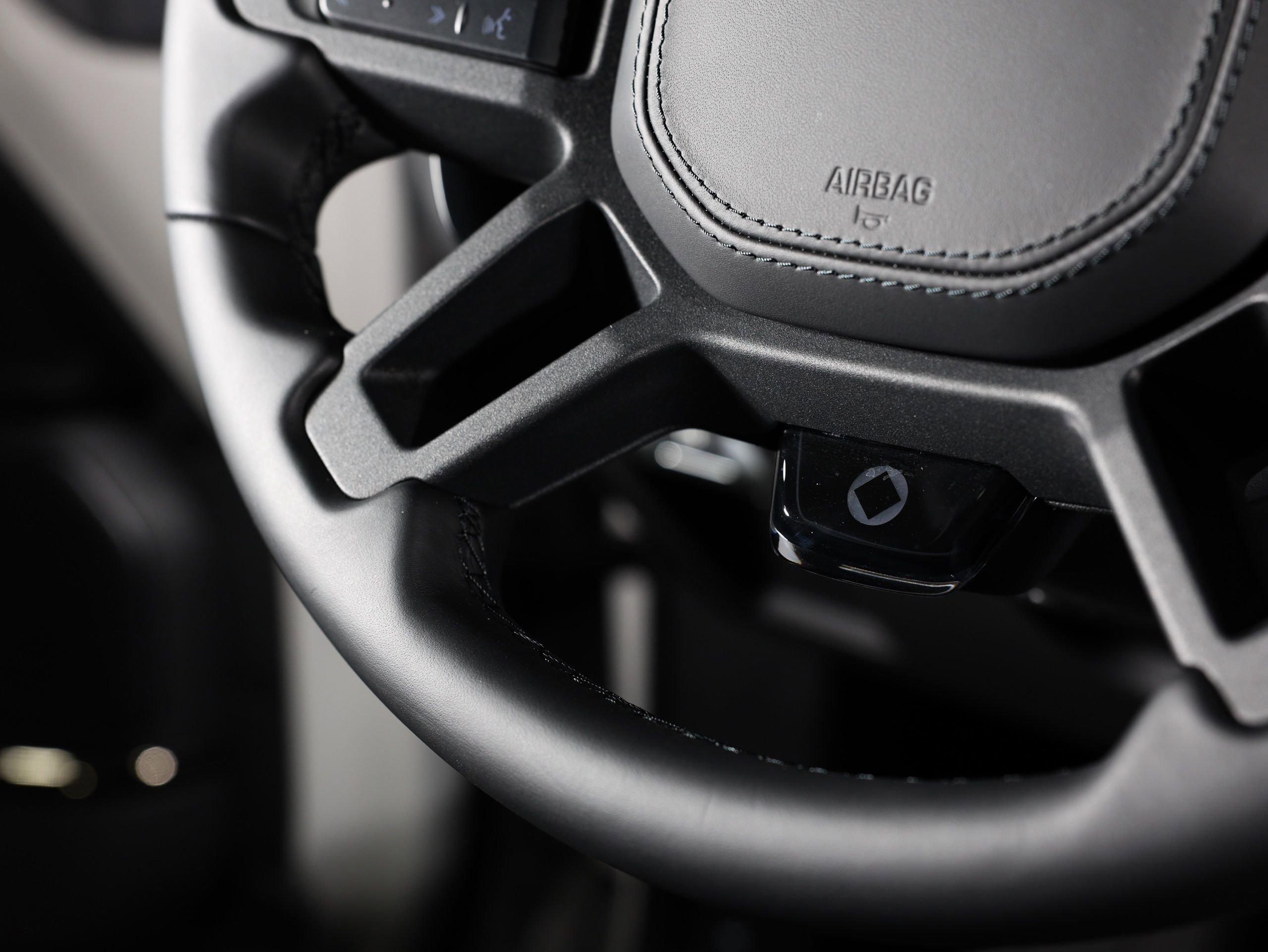 Used 2026 Land Rover Defender 110 image 49