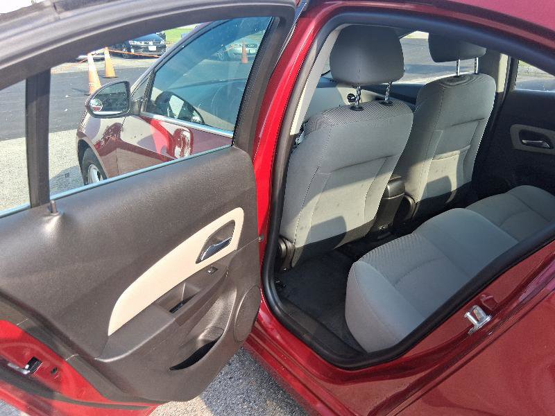 Used 2014 Chevrolet Cruze LT image 24