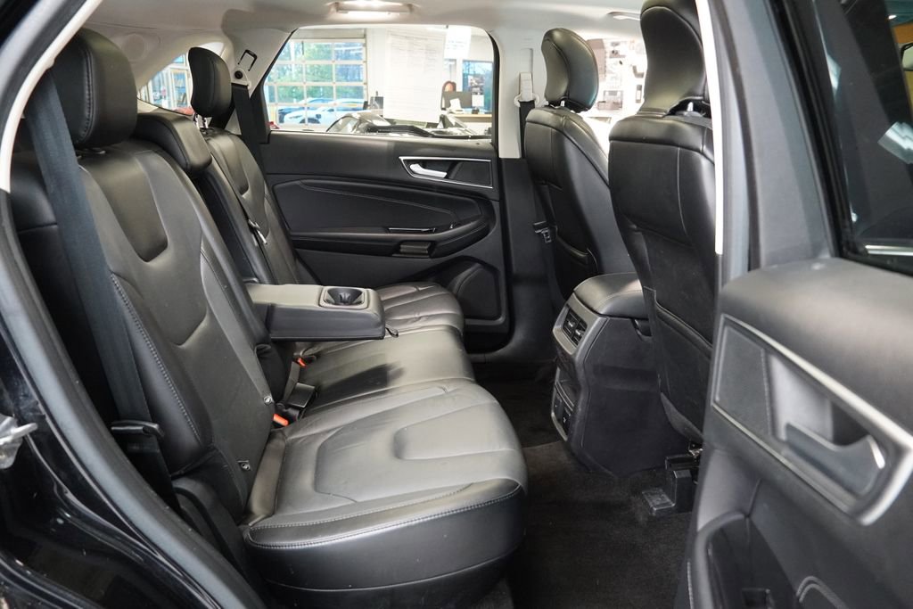Used 2018 Ford Edge Titanium w/ Equipment Group 301A AWD/4WD image 33