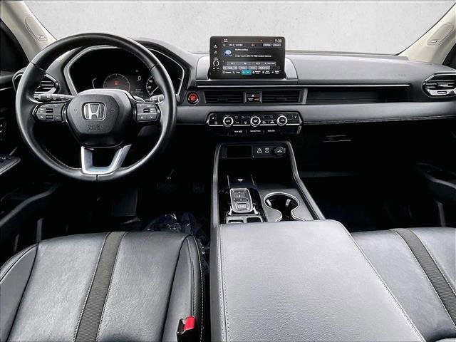 Used 2023 Honda Pilot Touring image 16