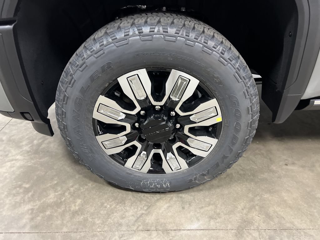 New 2026 GMC Sierra 2500 Denali w/ Denali Reserve Package AWD/4WD image 9