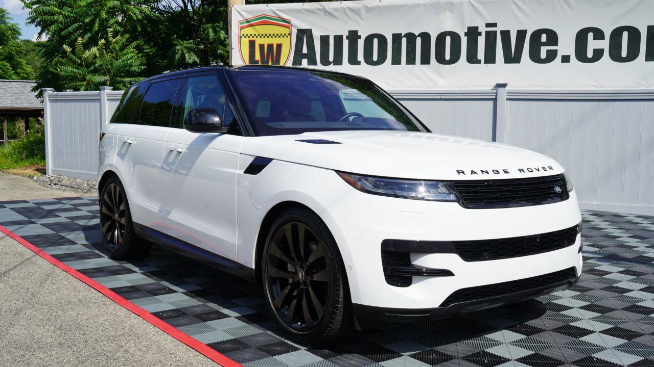 Used 2023 Land Rover Range Rover Sport SE AWD/4WD image 3