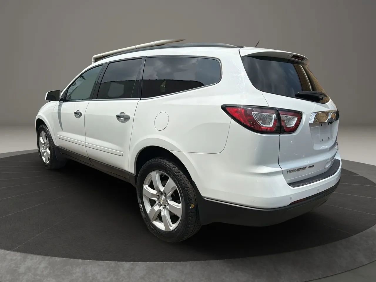 Used 2017 Chevrolet Traverse LT w/ Style and Technology Package image 7