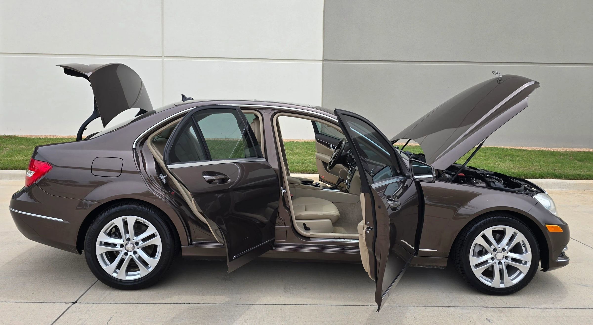 Used 2013 Mercedes-Benz C 250 Sedan image 12