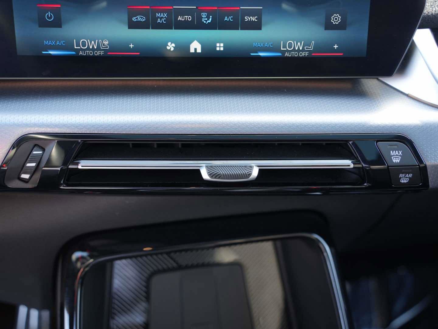 Used 2024 BMW X2 M35i w/ Premium Package image 23