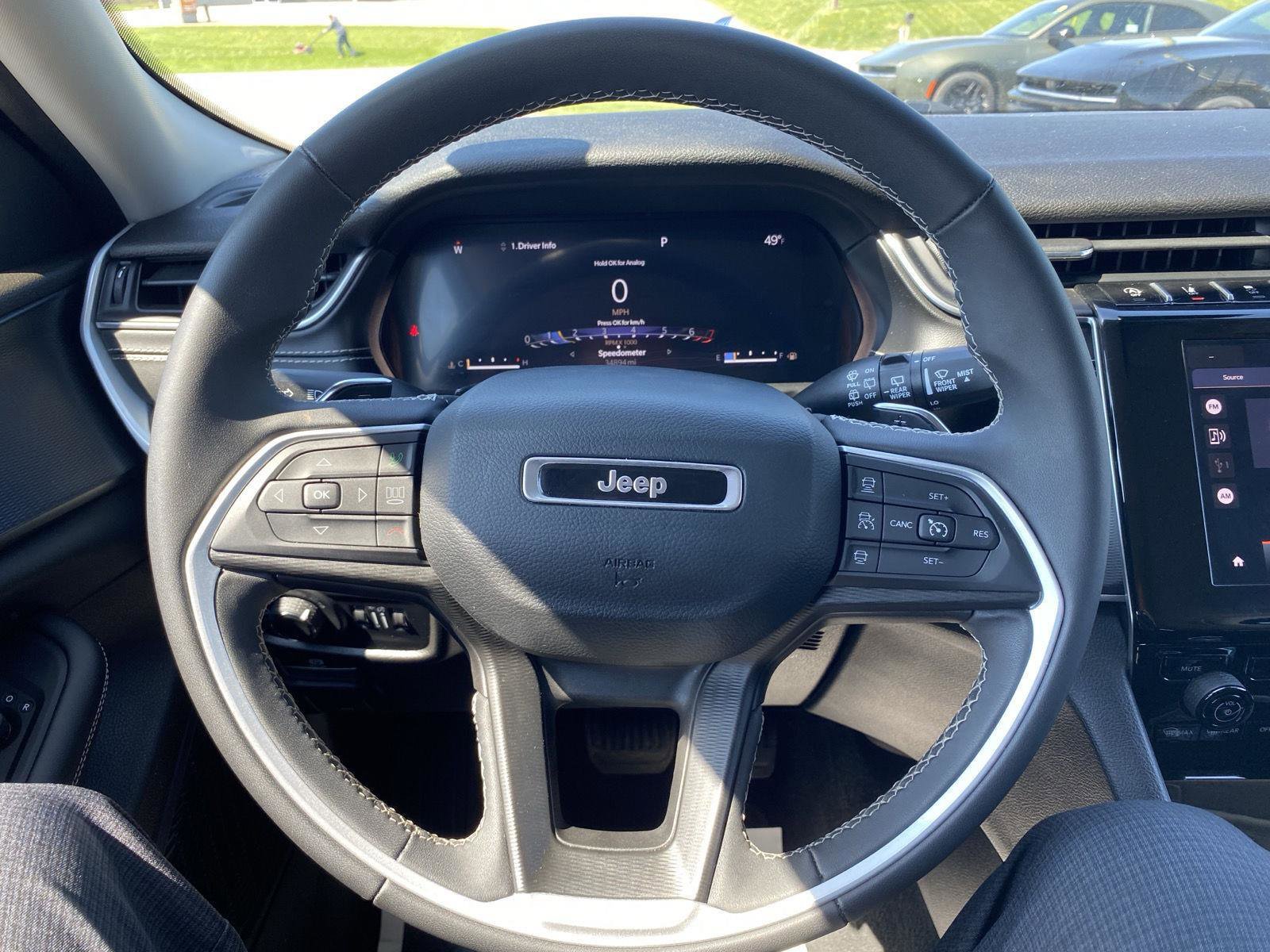 Used 2023 Jeep Grand Cherokee Laredo image 18