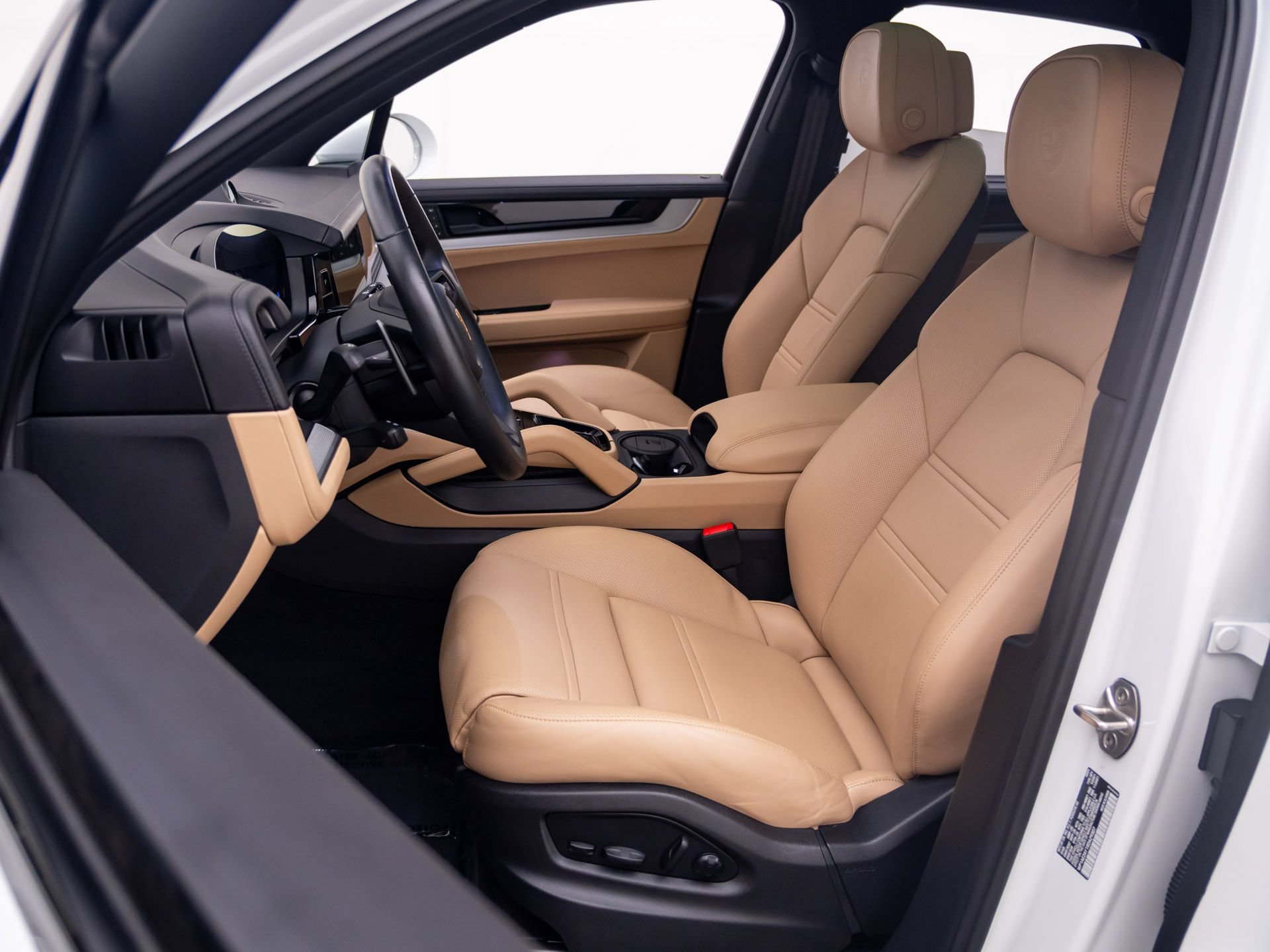 Certified 2024 Porsche Cayenne AWD/4WD image 5