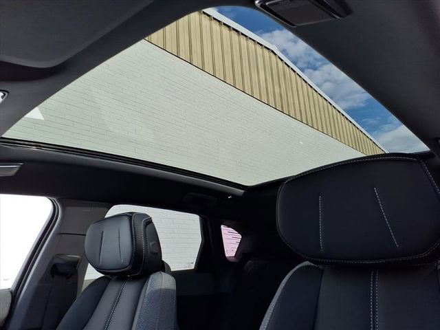 New 2026 Cadillac Optiq Luxury 1 image 7