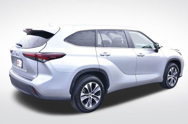 Certified 2024 Toyota Highlander XLE image 4
