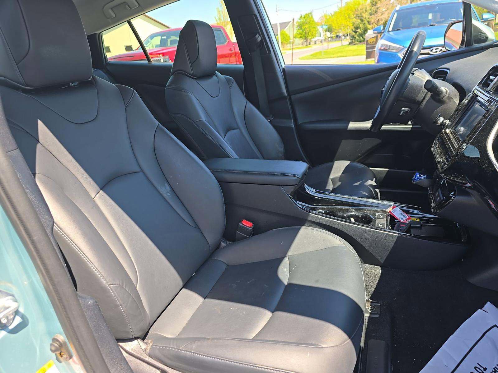 Used 2019 Toyota Prius XLE AWD/4WD image 5