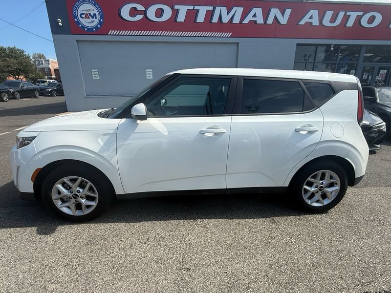 Used 2023 Kia Soul LX w/ LX Technology Package FWD image 2
