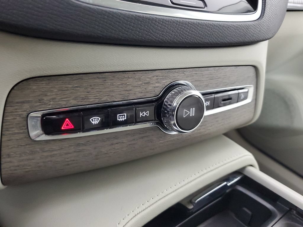 Certified 2023 Volvo XC90 B6 Core w/ Protection Package Premier AWD/4WD image 32