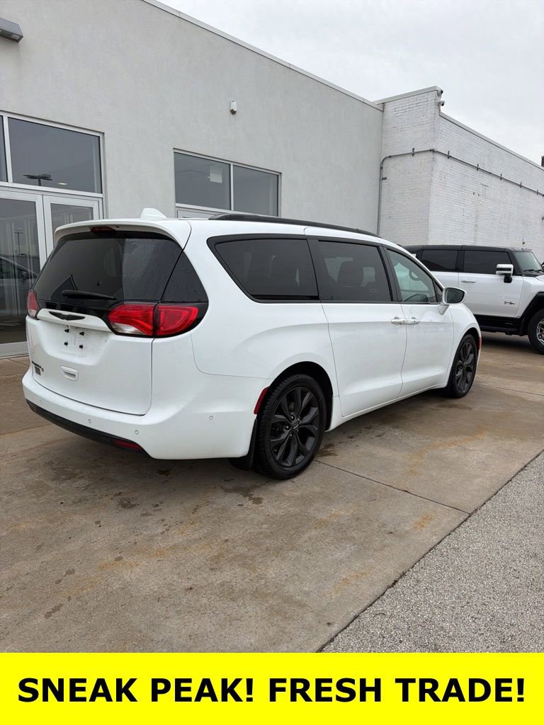 Used 2020 Chrysler Pacifica Touring-L Plus FWD image 5