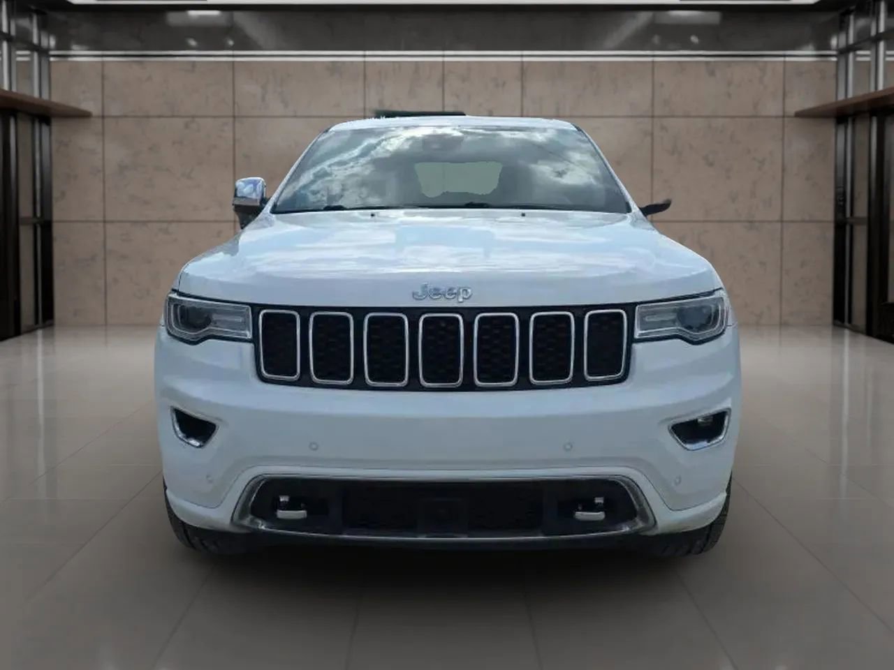 Used 2018 Jeep Grand Cherokee Overland image 4
