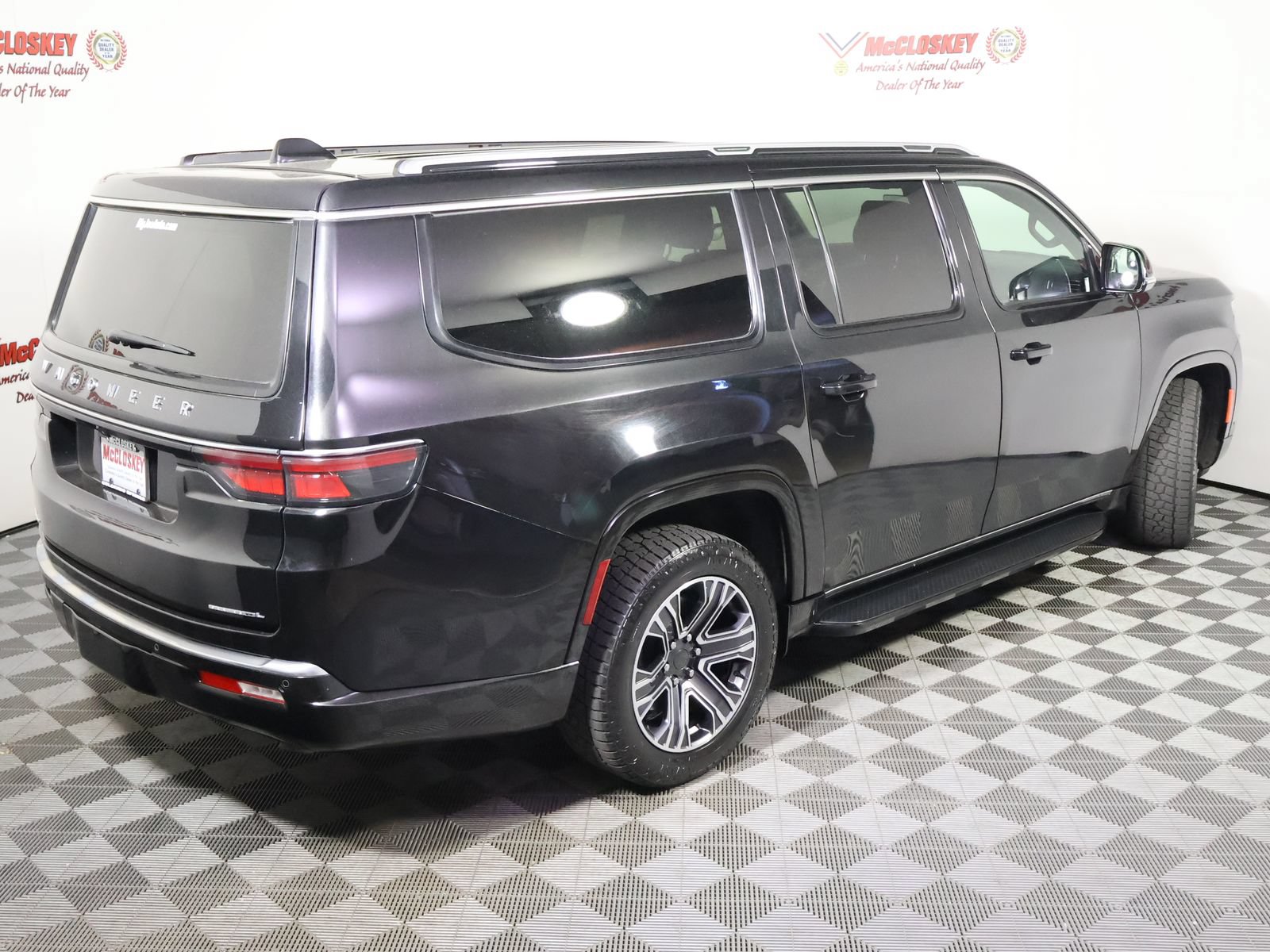 Used 2023 Jeep Wagoneer L Series II AWD/4WD image 4