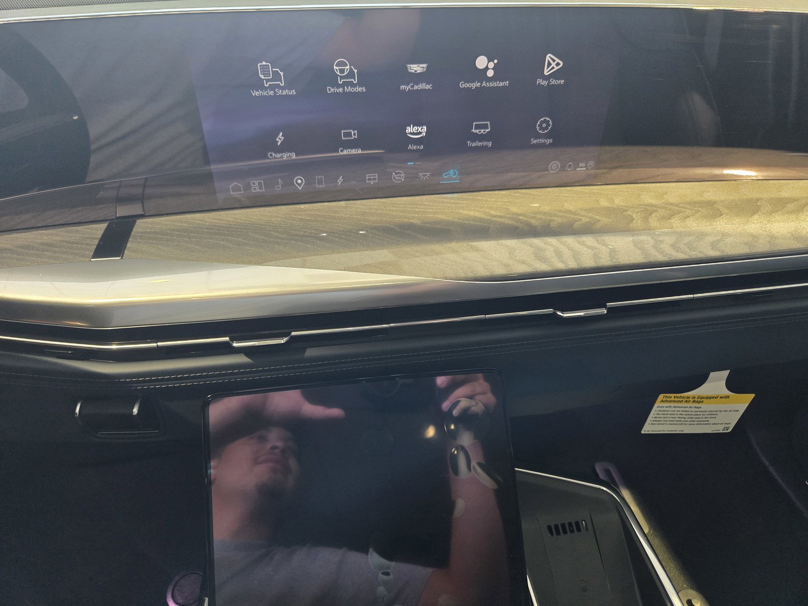 New 2025 Cadillac Escalade IQ Sport 2 w/ LPO, ONYX Package image 8