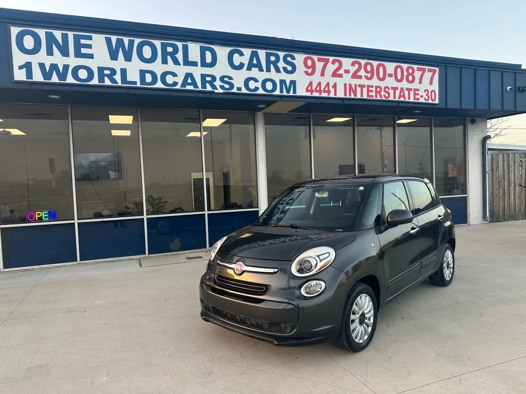 Used 2017 FIAT 500L Pop image 1