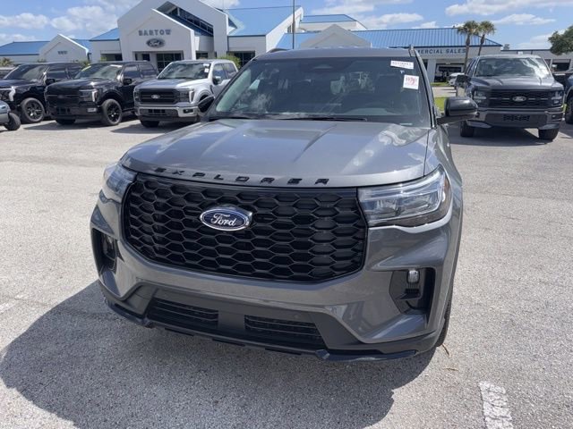 Used 2026 Ford Explorer ST-Line w/ ST-Line Street Pack RWD image 2