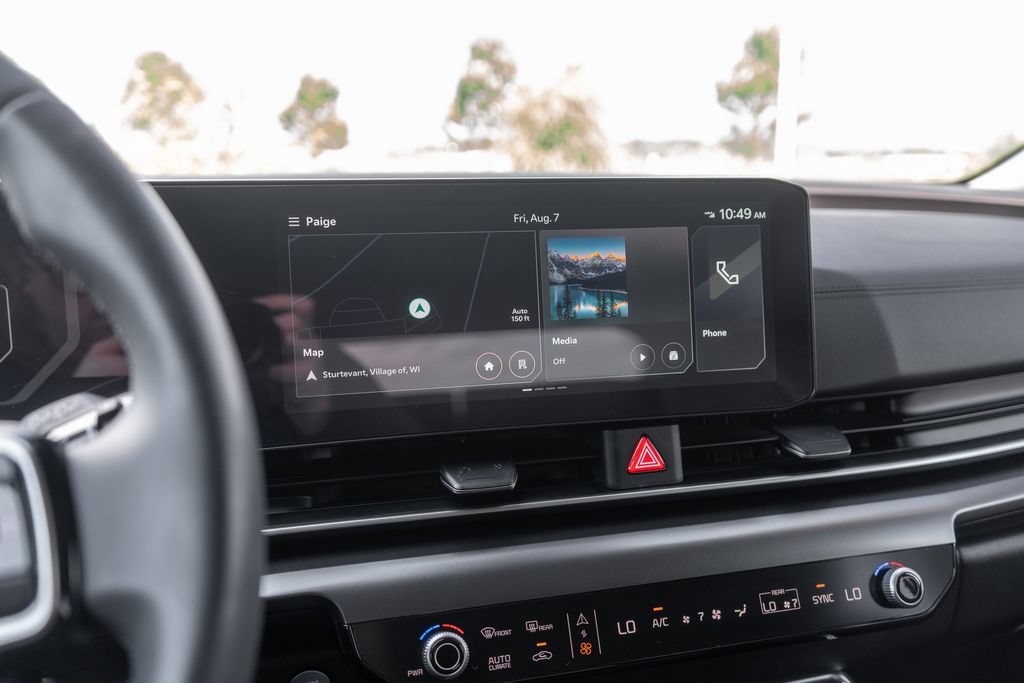 Used 2025 Kia Carnival SX w/ SX Dark Edition Package FWD image 32