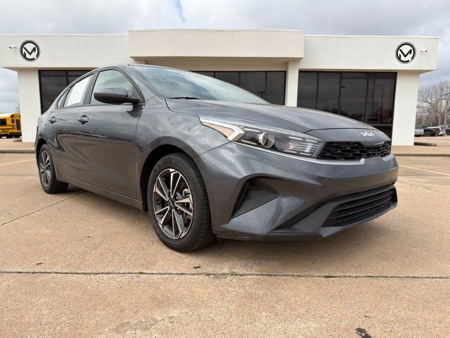 Used 2024 Kia Forte LXS image 3