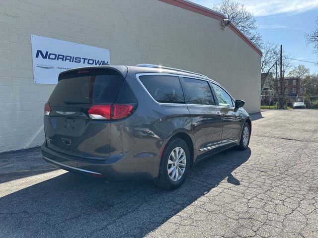 Used 2018 Chrysler Pacifica Touring-L Plus image 4