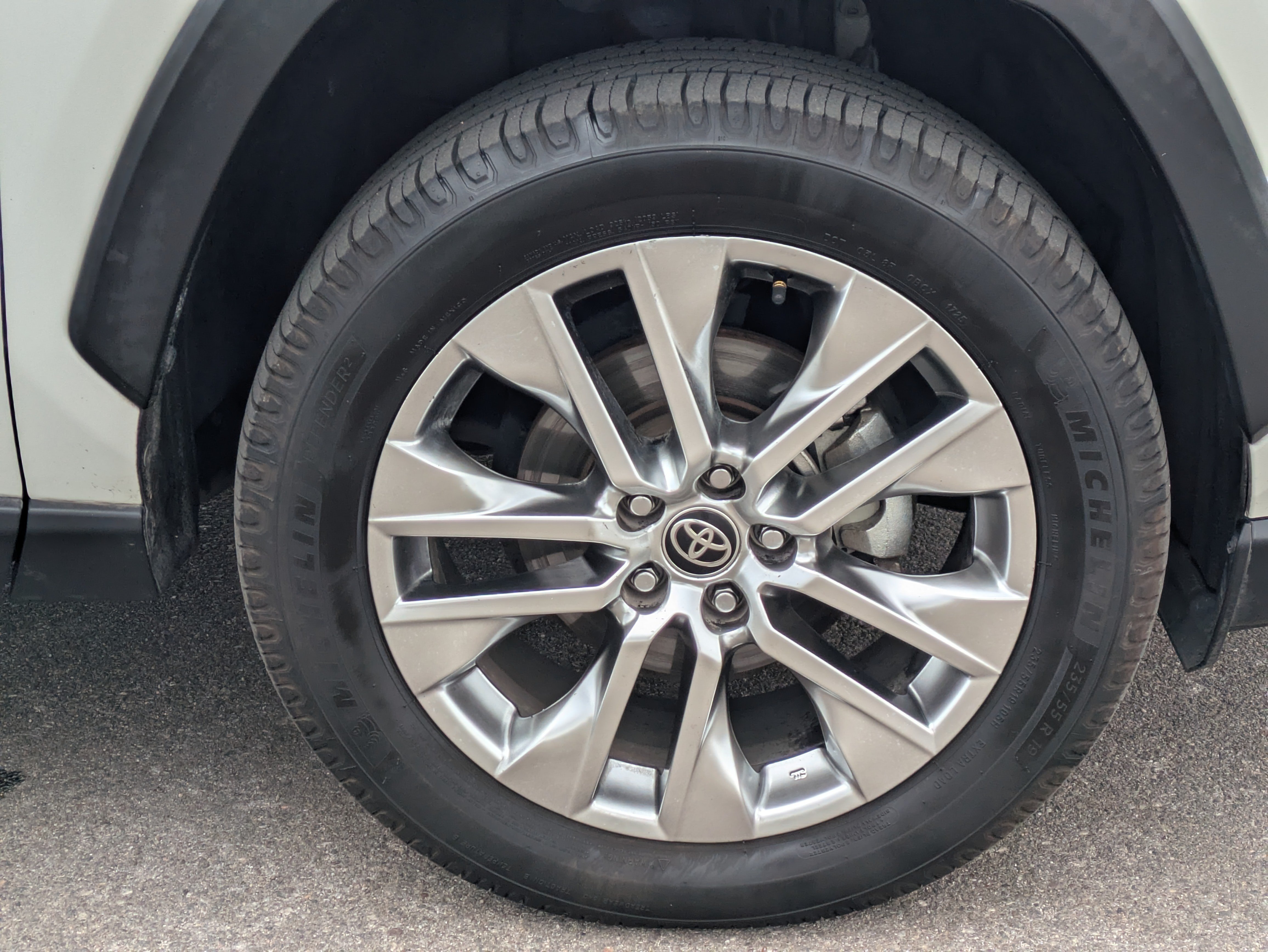 Used 2021 Toyota RAV4 XLE Premium FWD image 9