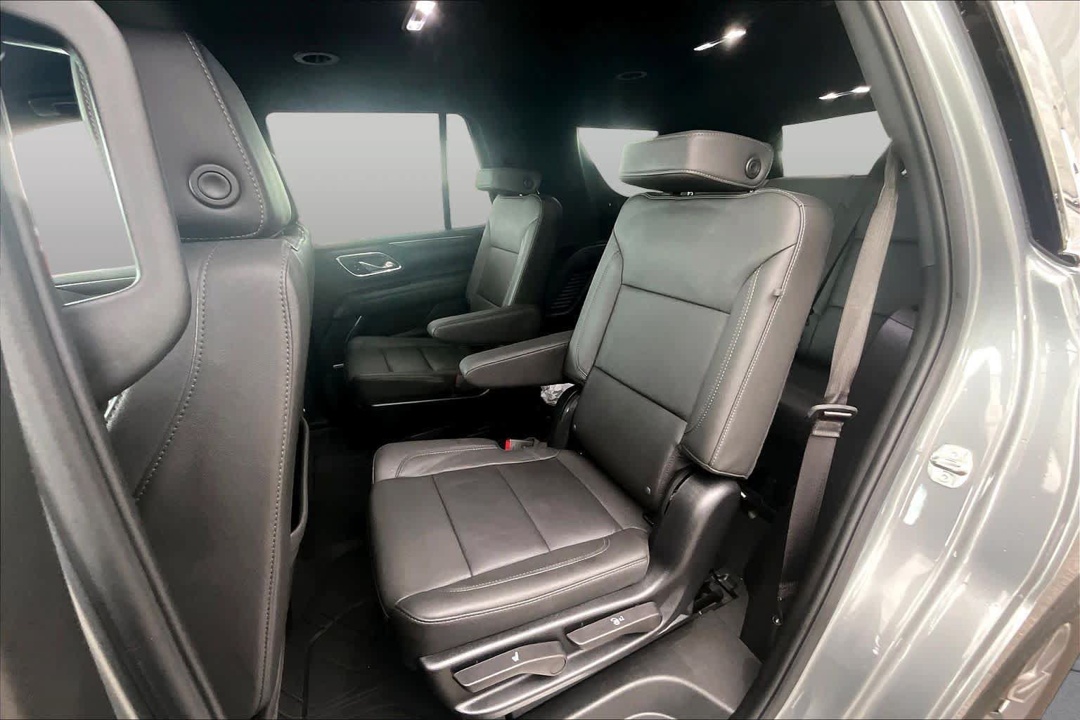 Used 2024 Chevrolet Tahoe LT w/ Luxury Package RWD image 19