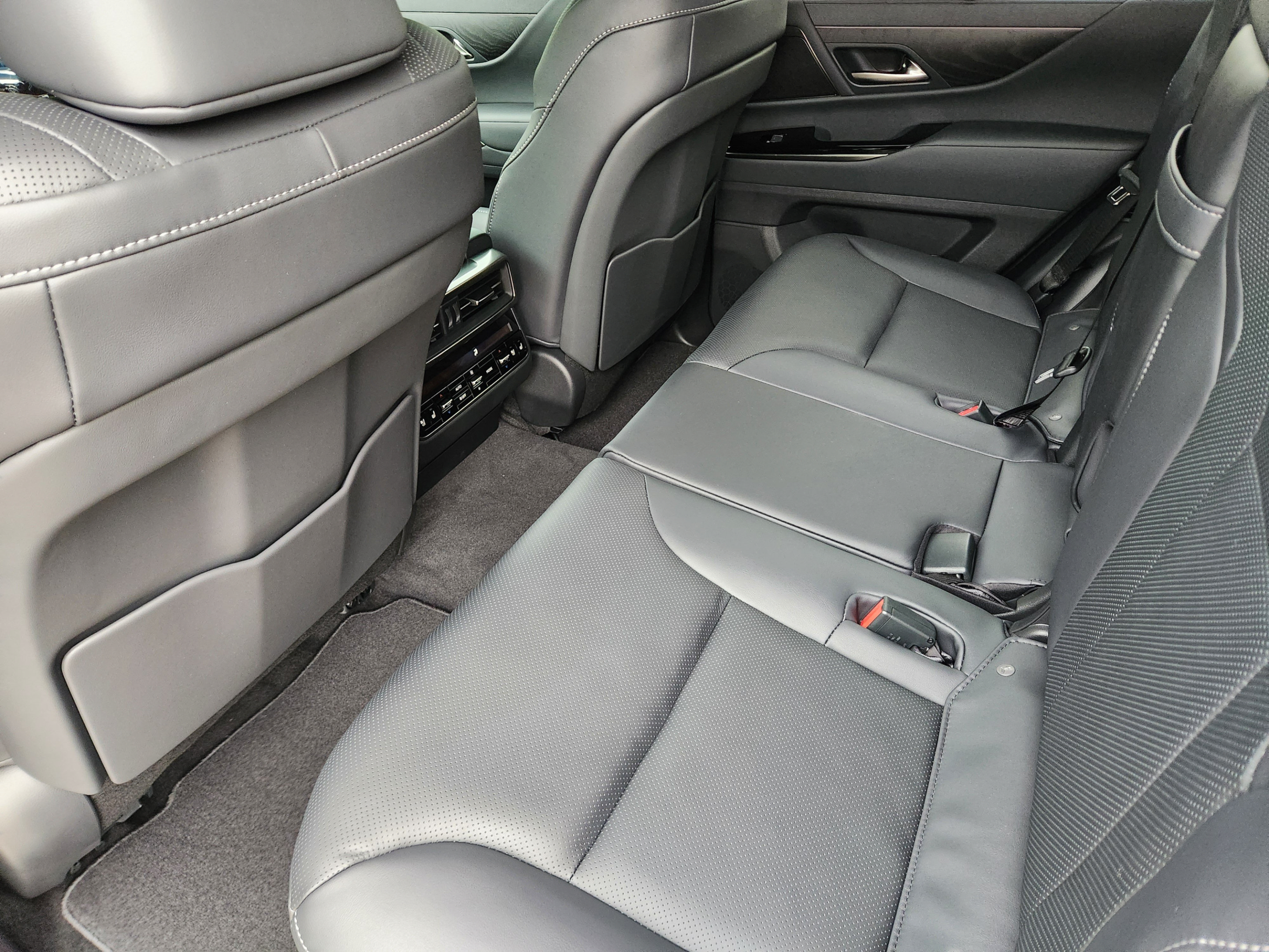 New 2026 Lexus LX 600 4WD w/ Appearance Package image 19