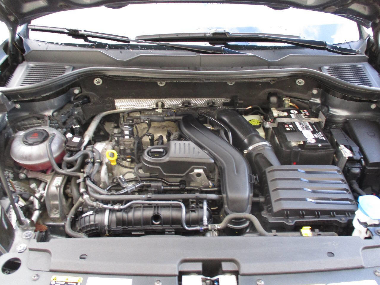 Used 2022 Volkswagen Taos SEL image 32