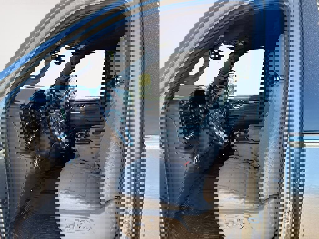 Used 2024 GMC Sierra 2500 SLE w/ SLE Value Package; image 9