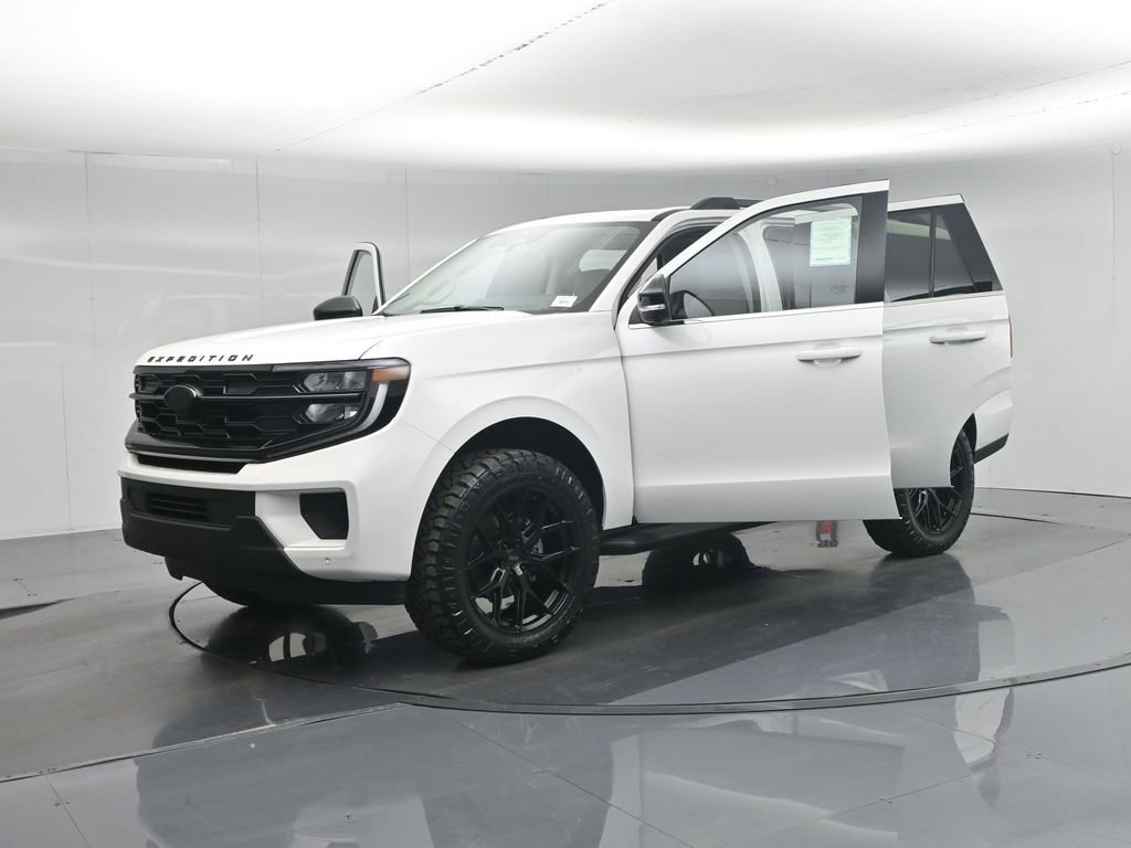 New 2026 Ford Expedition Active image 18