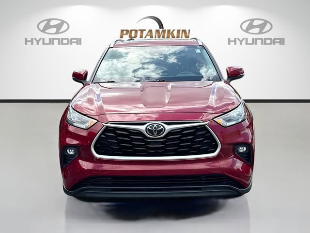 Used 2020 Toyota Highlander XLE image 2