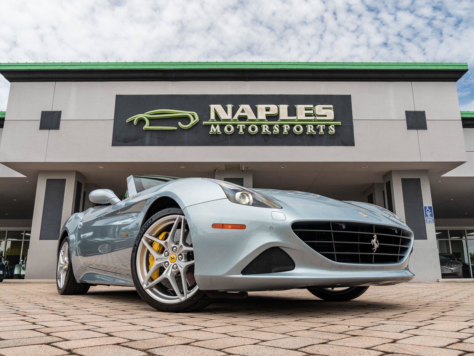 Used 2016 Ferrari California T RWD image 5