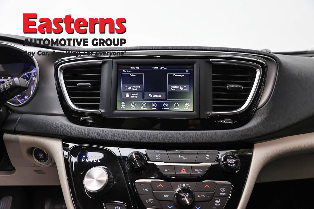 Used 2020 Chrysler Pacifica Touring-L FWD image 12