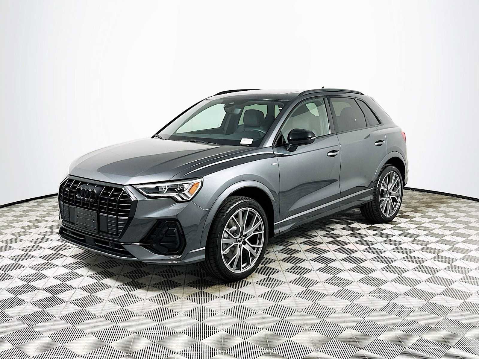 Certified 2025 Audi Q3 2.0T Premium Plus w/ Premium Plus Package AWD/4WD image 3