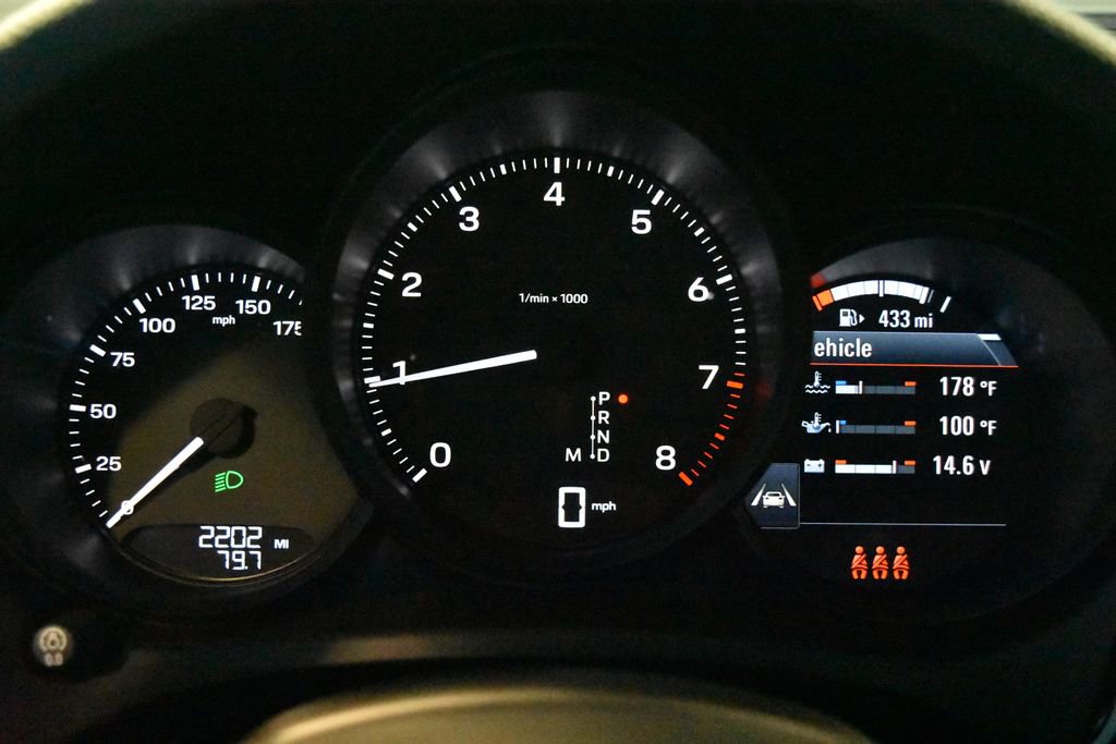 Certified 2025 Porsche Macan image 20