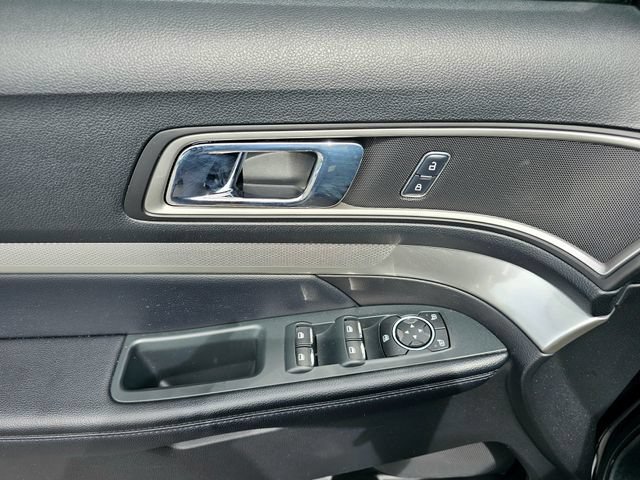 Used 2017 Ford Explorer XLT w/ Equipment Group 202A FWD image 21