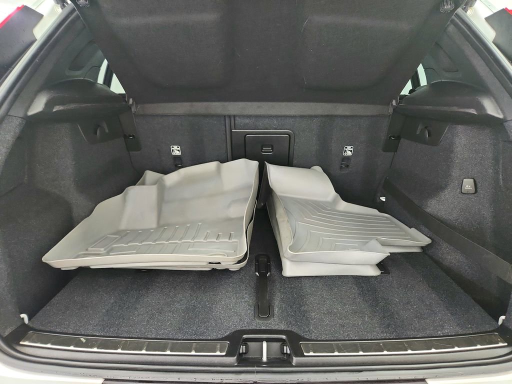 Used 2019 Volvo XC40 T5 R-Design AWD/4WD image 32