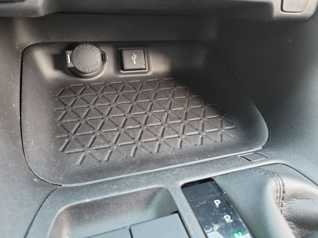 Used 2022 Toyota RAV4 LE FWD image 28