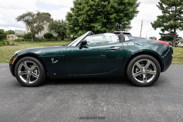 Used 2007 Pontiac Solstice Convertible w/ Premium Package RWD image 3