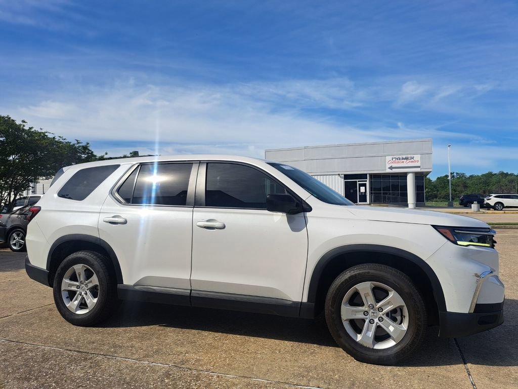 Used 2023 Honda Pilot LX image 3