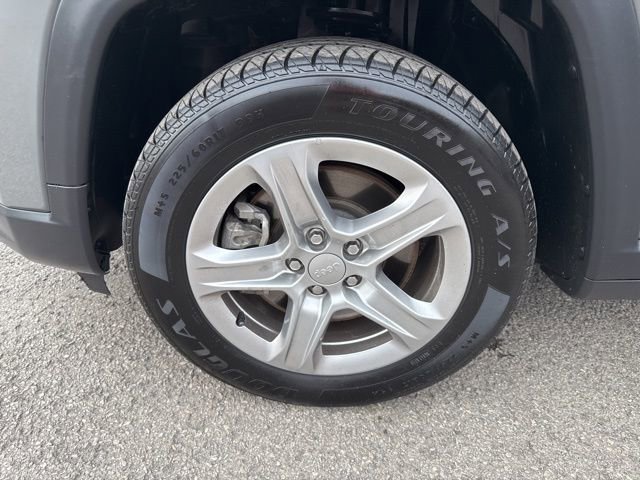 Used 2024 Jeep Compass Latitude image 9