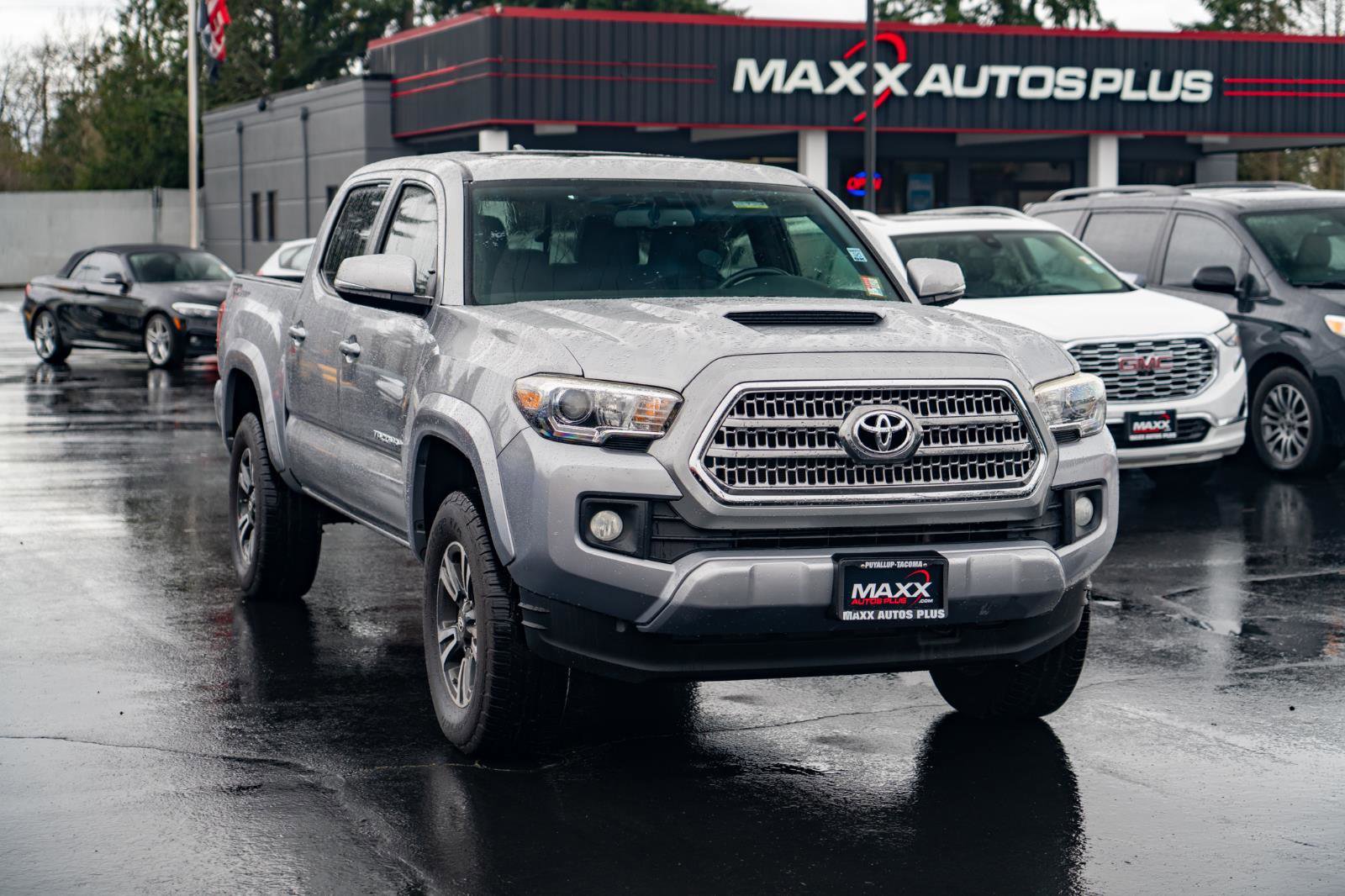 Used 2016 Toyota Tacoma TRD Sport w/ Premium & Technology Package RWD image 2